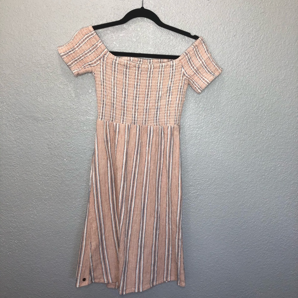 Roxy Pretty Lovers Off The Shoulder Smocked Top Midi Dress - Picture 4 of 9